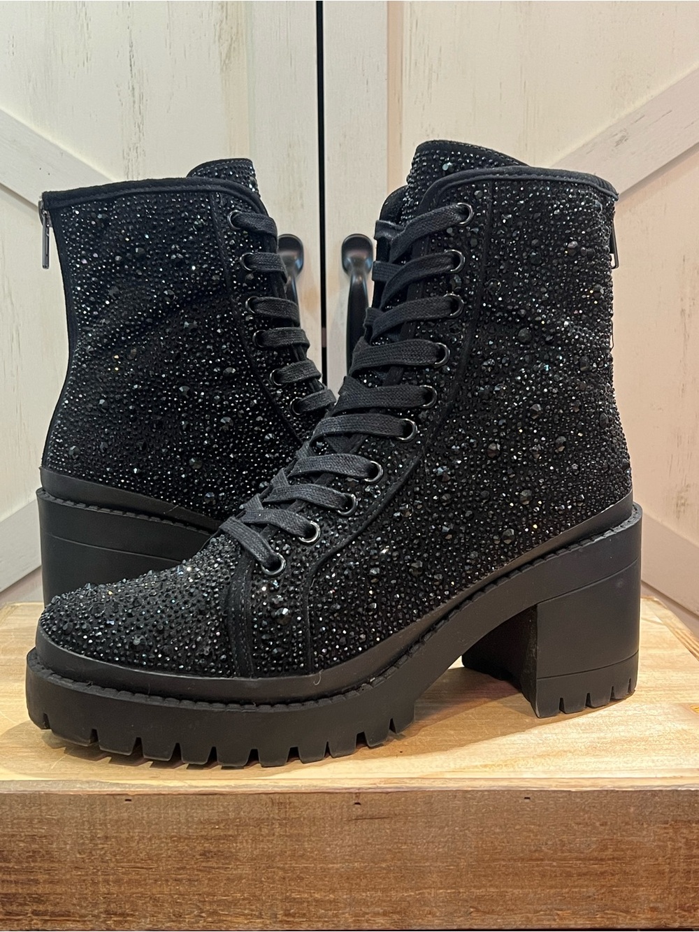 Steve Madden Pass Black Rhinestone Crystal Combat Boots Chunky Block Heel Sz 9.5